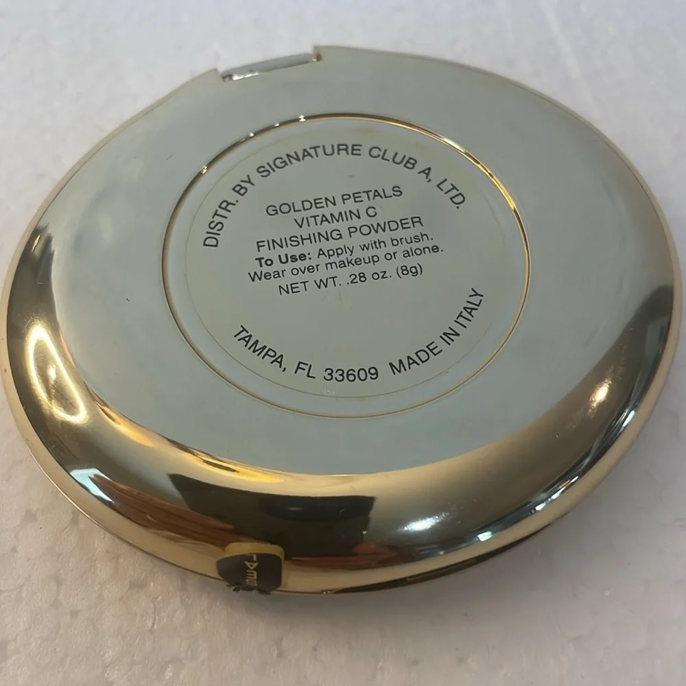 Signature club A golden petals finishing powder vitamin C moisturizing f…